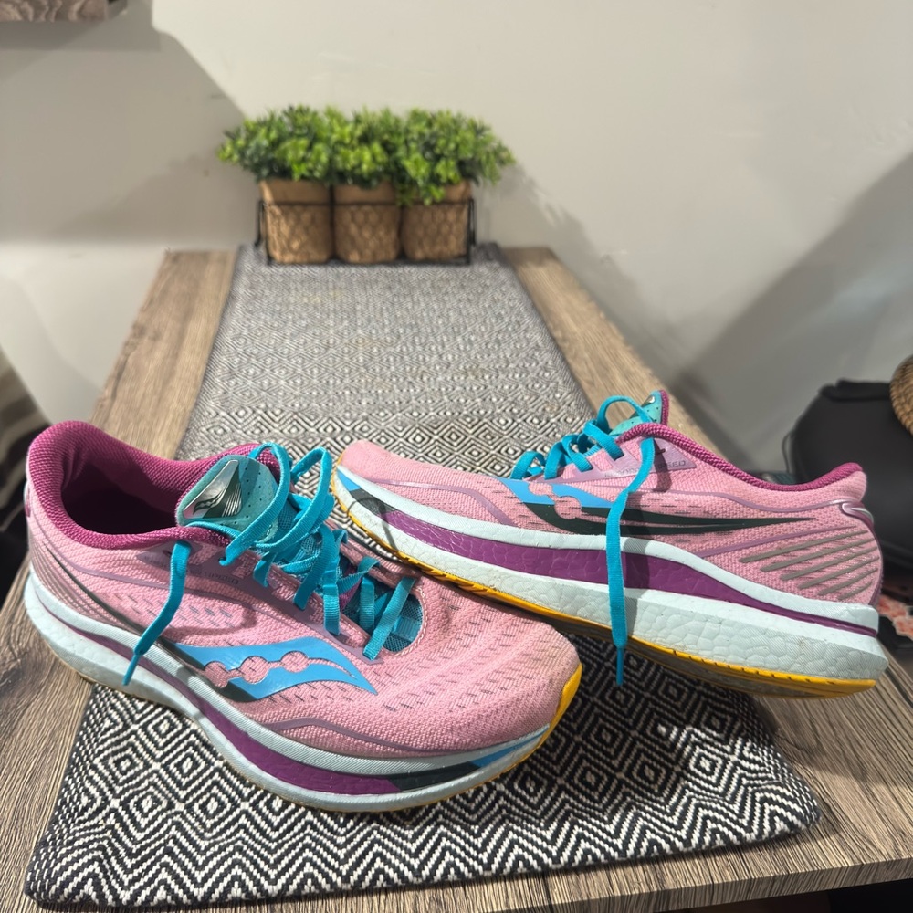Saucony Women's Pink and Blue Athletic Shoes